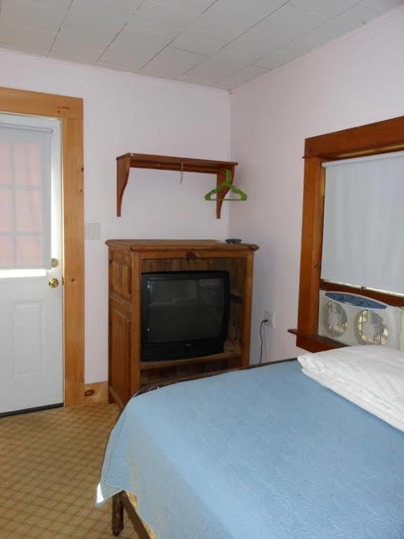 Katahdin Cabins Hotel Millinocket Kültér fotó