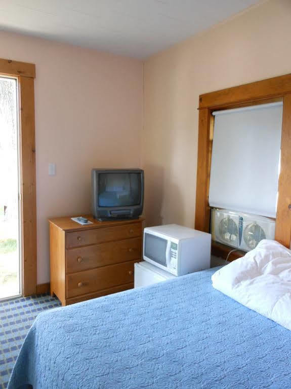 Katahdin Cabins Hotel Millinocket Kültér fotó