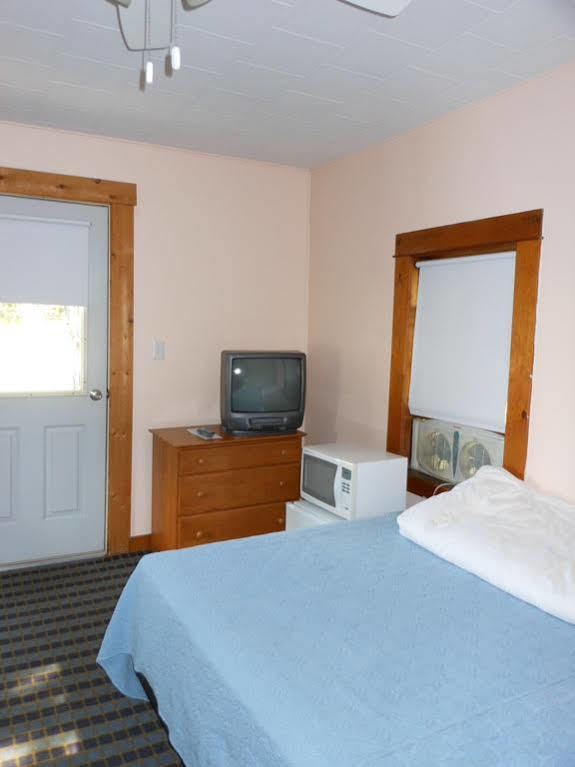 Katahdin Cabins Hotel Millinocket Kültér fotó