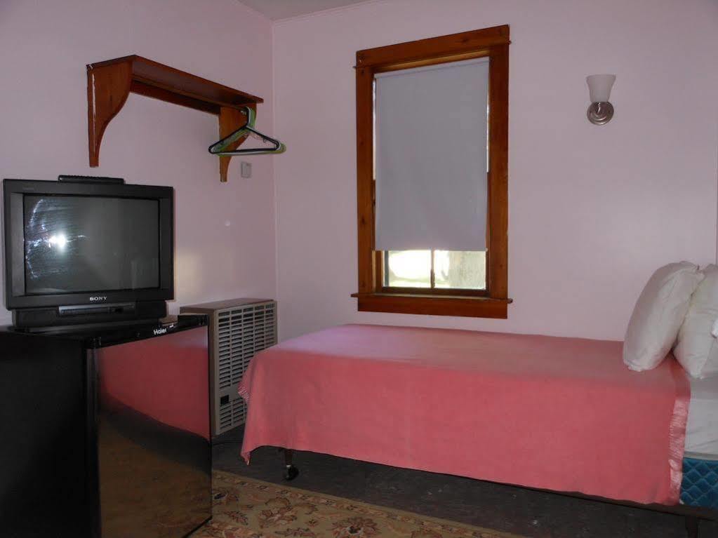 Katahdin Cabins Hotel Millinocket Kültér fotó